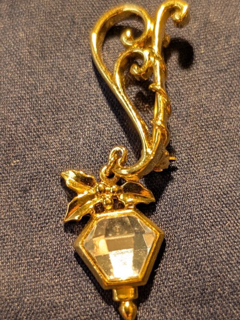 Vintage 1991 Avon Winter Glow Hanging Lantern Brooch Pin | Gold Tone Faceted